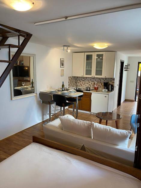 Апартаменты Studio Apartman Meli Пореч Экстерьер фото